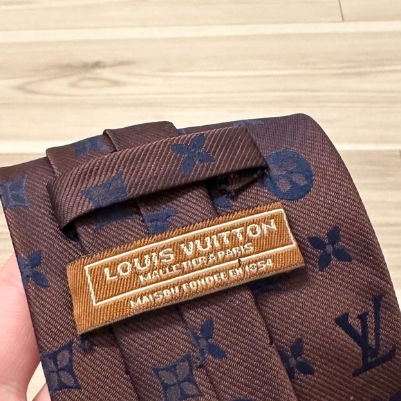 Louis Vuitton Men’s Vintage Silk Tie - Picture 3 of 4